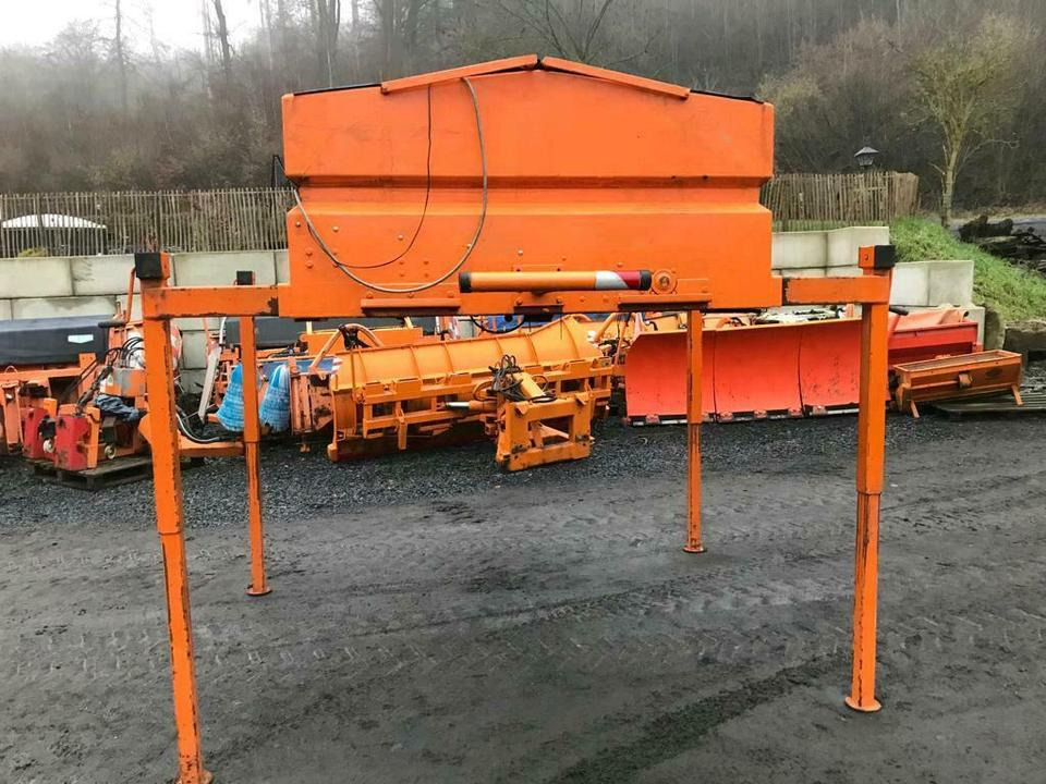 Gmeiner Salzstreuer 2m3 für Unimog 400 300 500 427 fendt xylon - Esparcidor de sal: foto 4 Gmeiner Salzstreuer 2m3 für Unimog 400 300 500 427 fendt xylon - Esparcidor de sal: foto 4