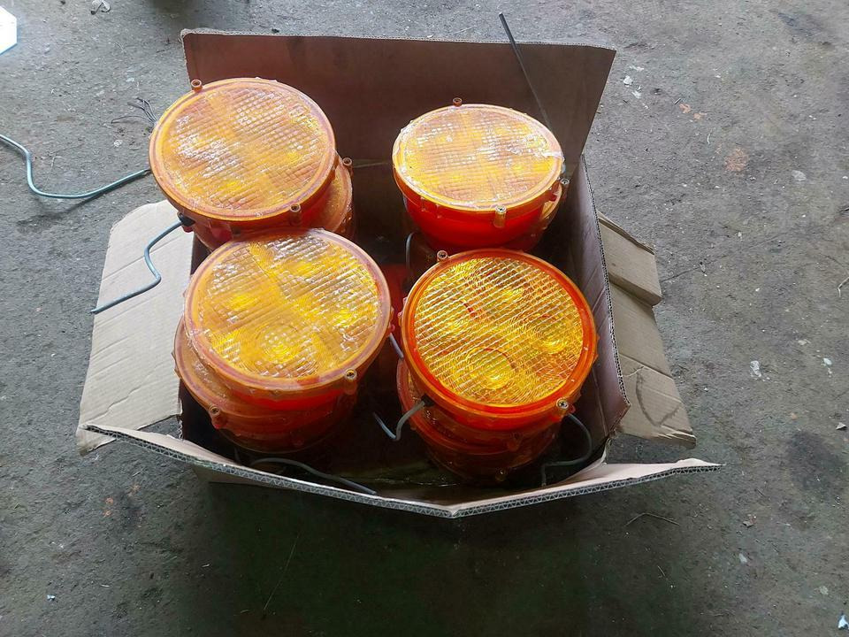 Horizont LED RS 2000 led Vorwarner Leuchte Absperrtafel Nissen - Luz/ Iluminación para Remolque: foto 3 Horizont LED RS 2000 led Vorwarner Leuchte Absperrtafel Nissen - Luz/ Iluminación para Remolque: foto 3