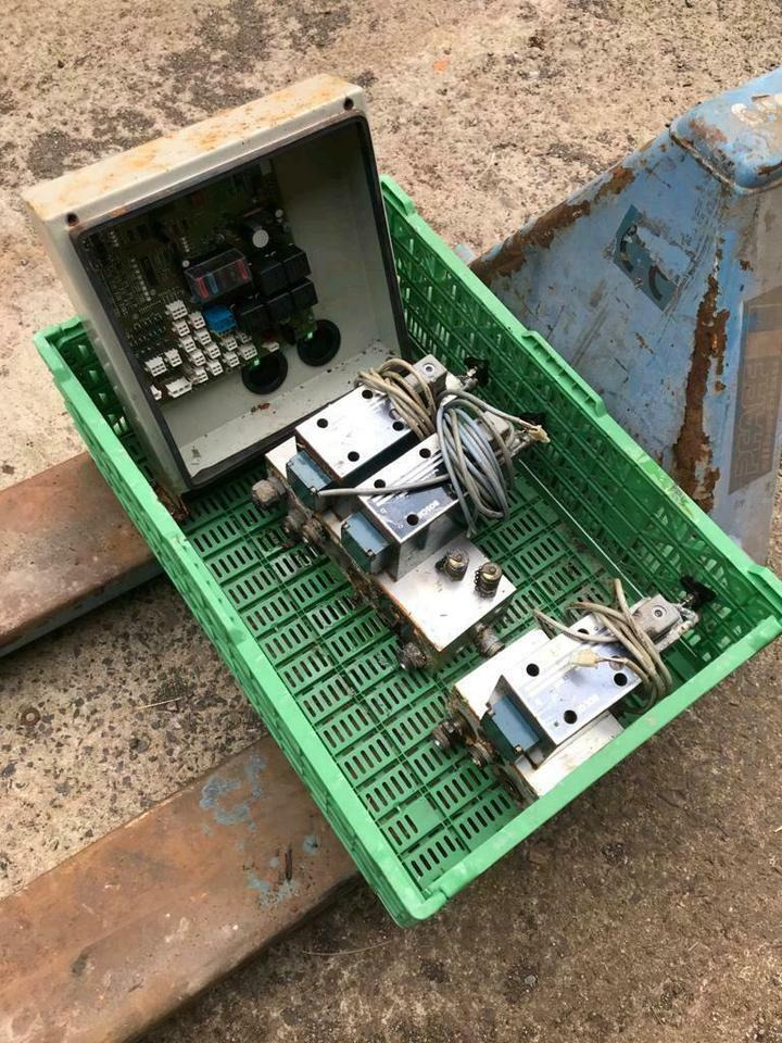 Hydraulik Steuerblock Küpper Weisser Salzstreuer Steuerung Platin - Válvula hidráulica para Vehículo municipal: foto 1 Hydraulik Steuerblock Küpper Weisser Salzstreuer Steuerung Platin - Válvula hidráulica para Vehículo municipal: foto 1