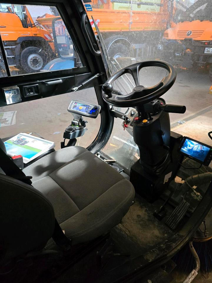 Barredora vial Nilfisk City Ranger 3500 Kehrmaschine Straßenkehrmaschine mit Schmidt Bediendisplay Hako Kehreinheit: foto 12