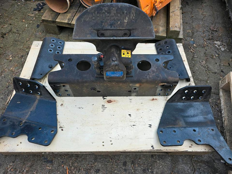 Unimog Anhängerkupplung mit Q36 Querträger für U 430 427 423 530 527 318 400 500 Mercedes-Benz Kupplung - Piezas de recambio para Remolque: foto 2 Unimog Anhängerkupplung mit Q36 Querträger für U 430 427 423 530 527 318 400 500 Mercedes-Benz Kupplung - Piezas de recambio para Remolque: foto 2