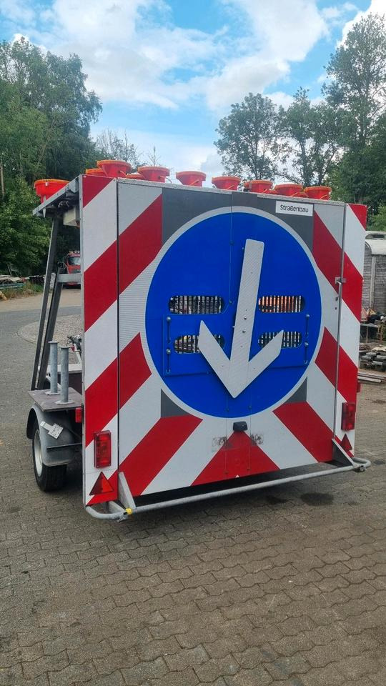 Mersch Absperrtafel Vz616 mit Horizont Leuchtkreuzanlage Sperrwand Sperranhänger Leittafel Leitanhänger Verkehrsleittafel Verkehrsleitanhänger Verkehrssicherungsanhänger Nissen Trebbiner - Remolque: foto 4 Mersch Absperrtafel Vz616 mit Horizont Leuchtkreuzanlage Sperrwand Sperranhänger Leittafel Leitanhänger Verkehrsleittafel Verkehrsleitanhänger Verkehrssicherungsanhänger Nissen Trebbiner - Remolque: foto 4