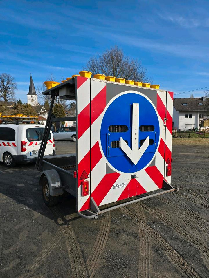 Nissen Absperrtafel VZ 616 FAT Verkehrsleittafel Horizont Verkehrssicherungsanhänger Verkehrsleitanhänger Verkehrsleittafel Verkehrssicherung - Remolque: foto 4 Nissen Absperrtafel VZ 616 FAT Verkehrsleittafel Horizont Verkehrssicherungsanhänger Verkehrsleitanhänger Verkehrsleittafel Verkehrssicherung - Remolque: foto 4