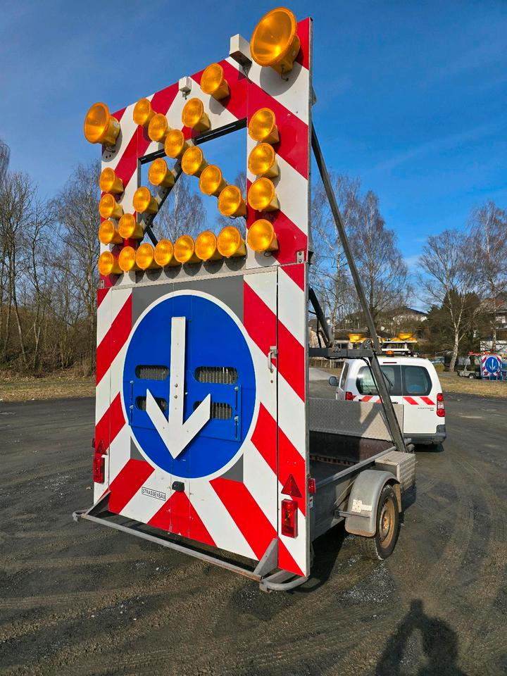 Nissen Absperrtafel VZ 616 FAT Verkehrsleittafel Horizont Verkehrssicherungsanhänger Verkehrsleitanhänger Verkehrsleittafel Verkehrssicherung - Remolque: foto 5 Nissen Absperrtafel VZ 616 FAT Verkehrsleittafel Horizont Verkehrssicherungsanhänger Verkehrsleitanhänger Verkehrsleittafel Verkehrssicherung - Remolque: foto 5