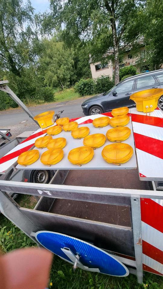Nissen Absperrtafel VZ616 LED Absperrtafel Sperrwand Verkehrsleittafel Verkehrsleitanhänger Verkehrssicherungsanhänger Leitanhänger Leittafel Verkehrssicherung Nissen Horizont - Remolque: foto 3 Nissen Absperrtafel VZ616 LED Absperrtafel Sperrwand Verkehrsleittafel Verkehrsleitanhänger Verkehrssicherungsanhänger Leitanhänger Leittafel Verkehrssicherung Nissen Horizont - Remolque: foto 3