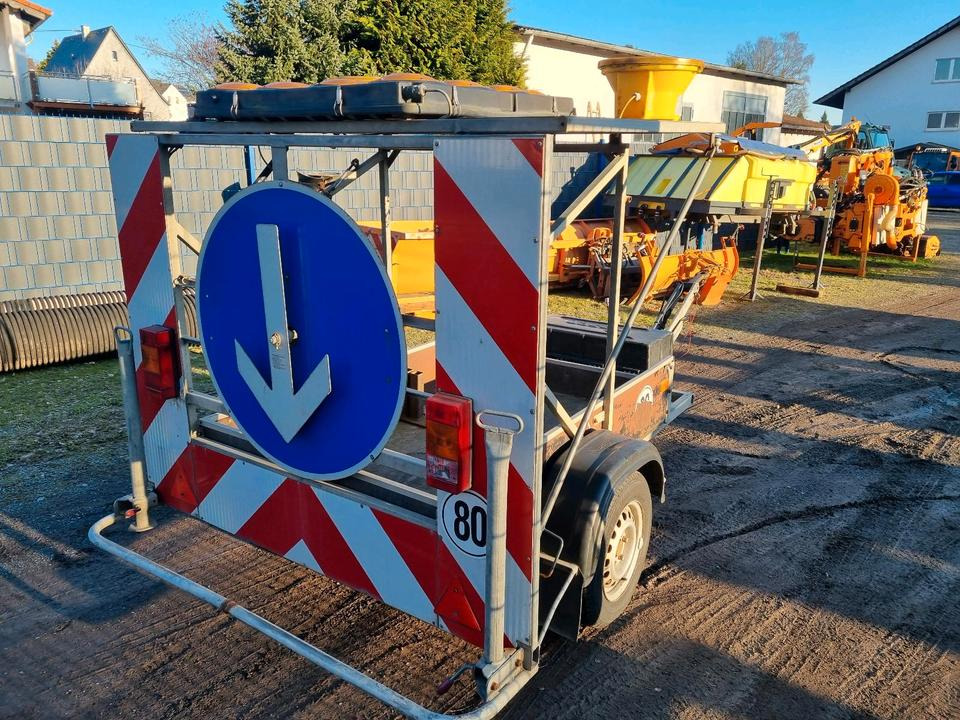 Nissen Absperrtafel VZ616 Verkehrssicherung Absperrtafel Verkehrssicherungsanhänger Sperrwand Verkehrsleittafel Verkehrsleitanhänger - Remolque: foto 4 Nissen Absperrtafel VZ616 Verkehrssicherung Absperrtafel Verkehrssicherungsanhänger Sperrwand Verkehrsleittafel Verkehrsleitanhänger - Remolque: foto 4