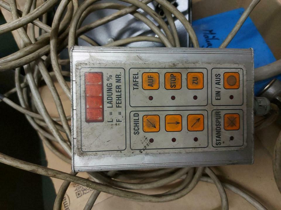 Steuerung Absperrtafel Horizont Haiden Nissen Verkehrsleittafel - Sistema eléctrico para Remolque: foto 1 Steuerung Absperrtafel Horizont Haiden Nissen Verkehrsleittafel - Sistema eléctrico para Remolque: foto 1