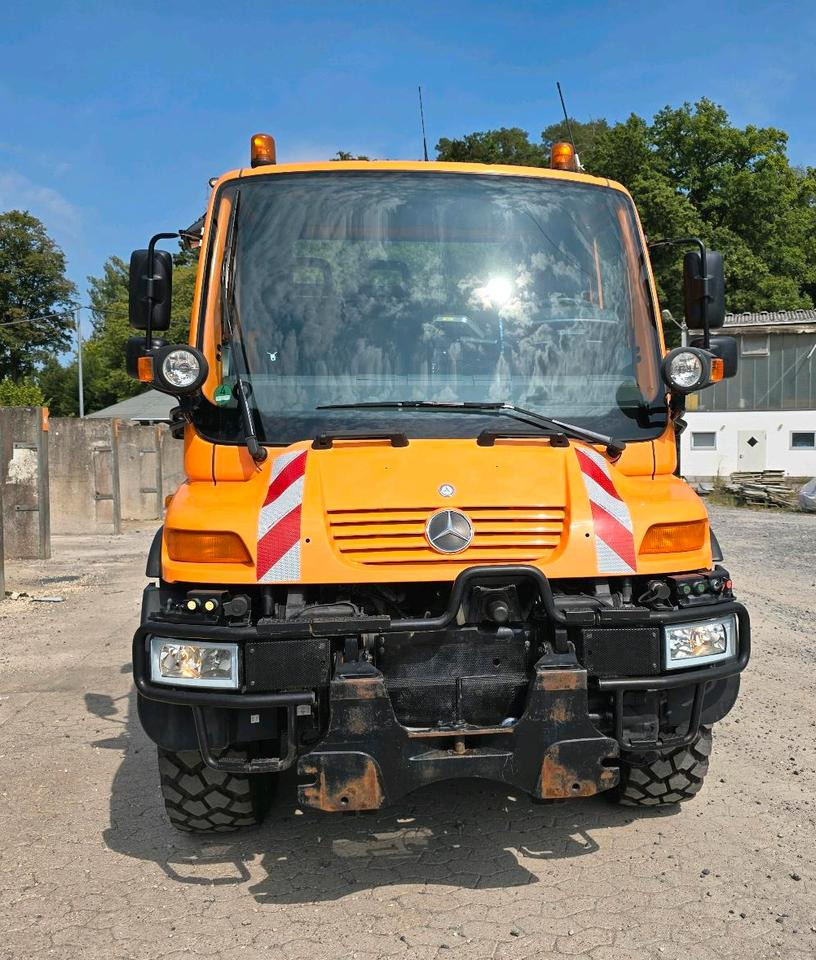 Unimog 405/10 U300 Bluetec 4 Automatik EAS Mercedes-Benz U 300 UGE UGN mit Kipperpritsche - Máquina quitanieve: foto 2 Unimog 405/10 U300 Bluetec 4 Automatik EAS Mercedes-Benz U 300 UGE UGN mit Kipperpritsche - Máquina quitanieve: foto 2