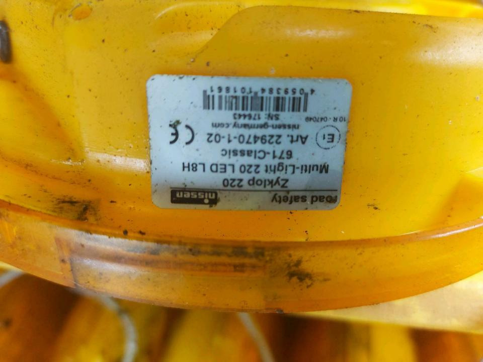 Nissen LED Vorwarner Leuchte Zyklop 220 Absperrtafel Vorwarntafel - Luz/ Iluminación para Remolque: foto 3 Nissen LED Vorwarner Leuchte Zyklop 220 Absperrtafel Vorwarntafel - Luz/ Iluminación para Remolque: foto 3