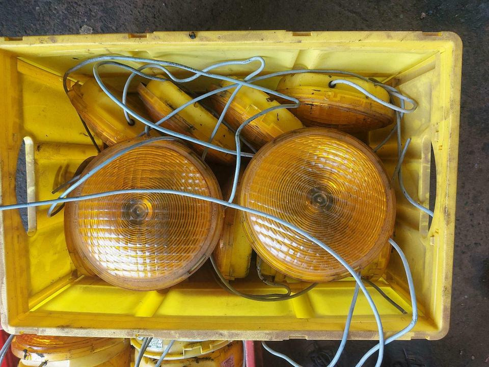 Nissen LED Vorwarner Leuchte Zyklop 220 Absperrtafel Vorwarntafel - Luz/ Iluminación para Remolque: foto 2 Nissen LED Vorwarner Leuchte Zyklop 220 Absperrtafel Vorwarntafel - Luz/ Iluminación para Remolque: foto 2