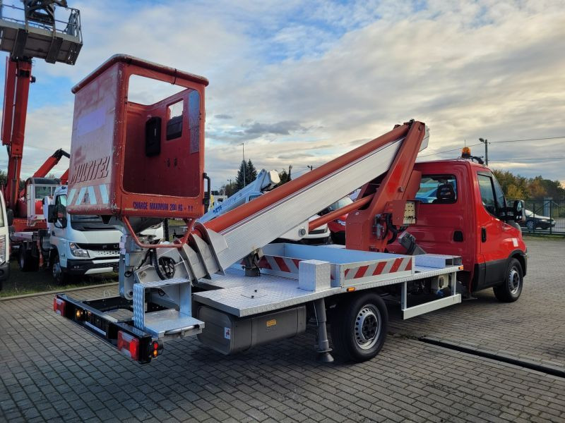 Iveco Daily 35S11 podnośnik koszowy 20 m Multitel MT202DS bucket truck boom lift - Camión con plataforma elevadora: foto 4 Iveco Daily 35S11 podnośnik koszowy 20 m Multitel MT202DS bucket truck boom lift - Camión con plataforma elevadora: foto 4