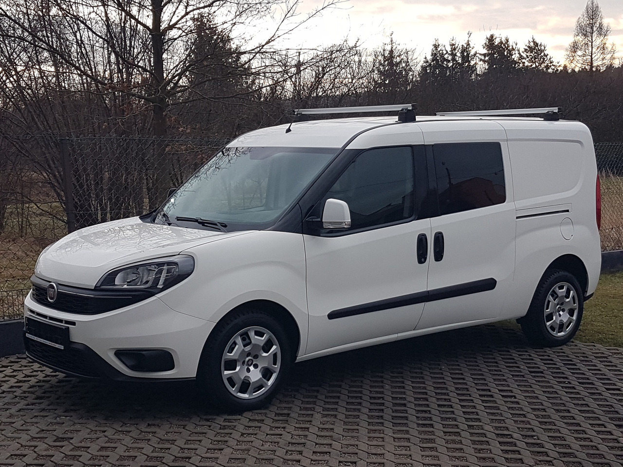 FIAT FIAT DOBLO DŁUGI 1,6 16V DIESEL EURO-6CH MULTIJET DOBLO DŁUGI 1,6 16V DIESEL EURO-6CH MULTIJET 105 KM 6-BIEGÓW MANUAL MAXI WERSJA 5 – OSÓB - Furgoneta, Furgoneta combi: foto 2 FIAT FIAT DOBLO DŁUGI 1,6 16V DIESEL EURO-6CH MULTIJET DOBLO DŁUGI 1,6 16V DIESEL EURO-6CH MULTIJET 105 KM 6-BIEGÓW MANUAL MAXI WERSJA 5 – OSÓB - Furgoneta, Furgoneta combi: foto 2