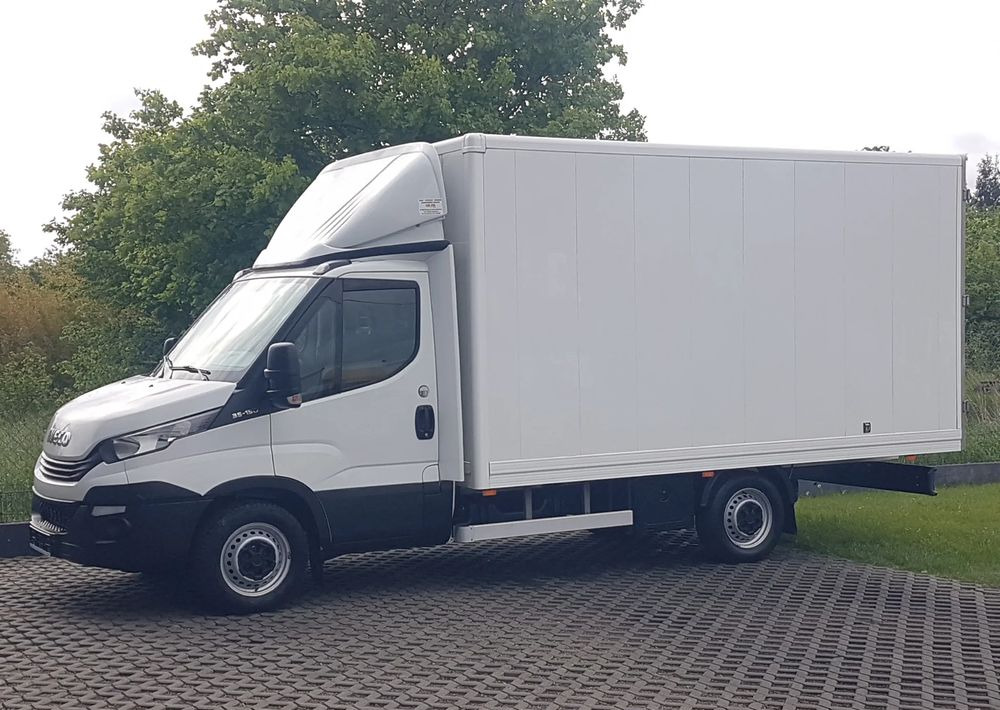 Iveco DAILY 3,0 KLIMA 8EP KONTENER 4,22x2,10x2,11 AC KRAJOWY DMC 3500 KG 35S15 - Furgoneta caja cerrada: foto 2 Iveco DAILY 3,0 KLIMA 8EP KONTENER 4,22x2,10x2,11 AC KRAJOWY DMC 3500 KG 35S15 - Furgoneta caja cerrada: foto 2