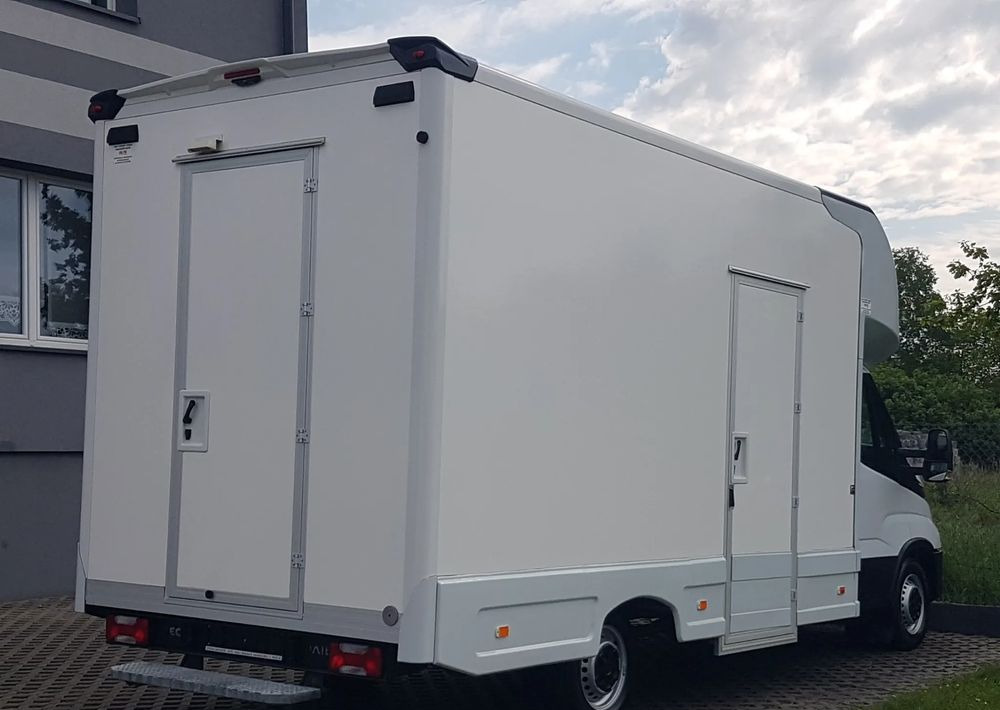 Iveco DAILY KONTENER NISKOPODŁOGOWY 4,43x2,23x2,42 SKLEP BAR FOODTRUCK KAMPER KLIMA - Furgoneta caja cerrada: foto 4 Iveco DAILY KONTENER NISKOPODŁOGOWY 4,43x2,23x2,42 SKLEP BAR FOODTRUCK KAMPER KLIMA - Furgoneta caja cerrada: foto 4