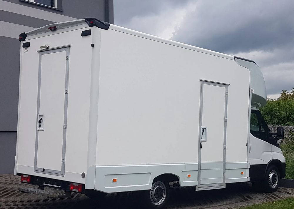 Iveco DAILY KONTENER NISKOPODŁOGOWY 4,43x2,23x2,42 SKLEP FOODTRUCK BAR KLIMA KONIOWÓZ KAMPER - Furgoneta caja cerrada: foto 4 Iveco DAILY KONTENER NISKOPODŁOGOWY 4,43x2,23x2,42 SKLEP FOODTRUCK BAR KLIMA KONIOWÓZ KAMPER - Furgoneta caja cerrada: foto 4