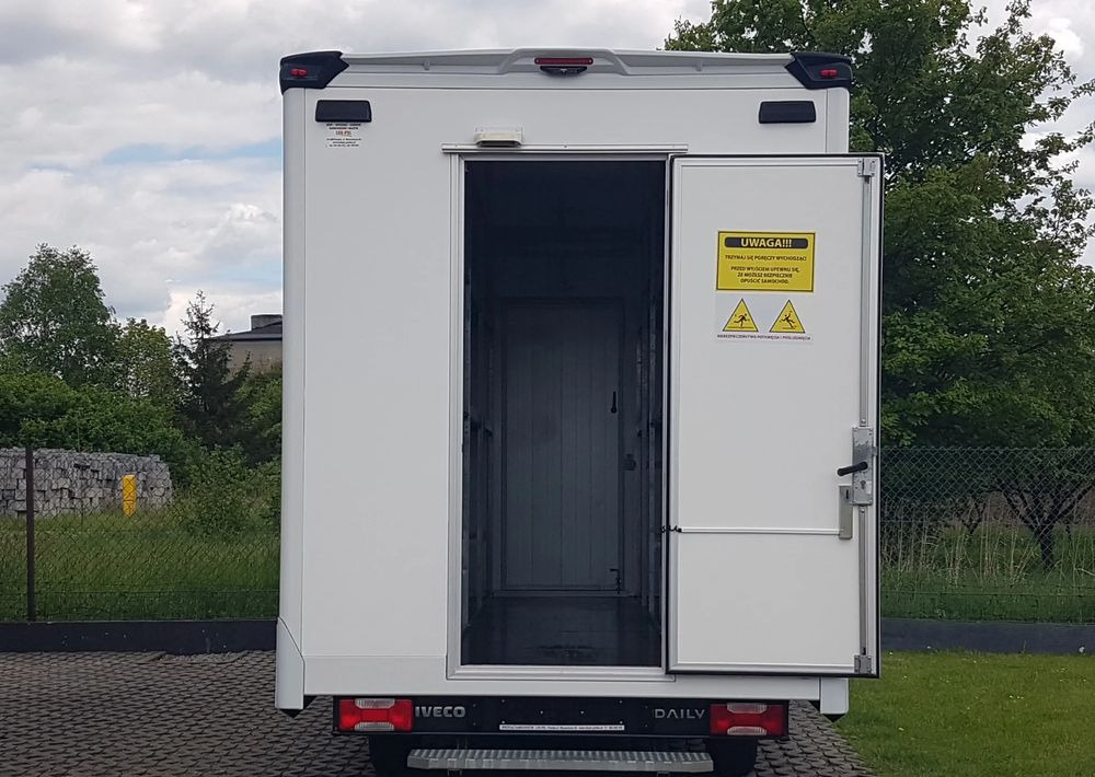 Iveco DAILY KONTENER NISKOPODŁOGOWY 4,43x2,23x2,42 SKLEP FOODTRUCK BAR KLIMA KONIOWÓZ KAMPER - Furgoneta caja cerrada: foto 5 Iveco DAILY KONTENER NISKOPODŁOGOWY 4,43x2,23x2,42 SKLEP FOODTRUCK BAR KLIMA KONIOWÓZ KAMPER - Furgoneta caja cerrada: foto 5