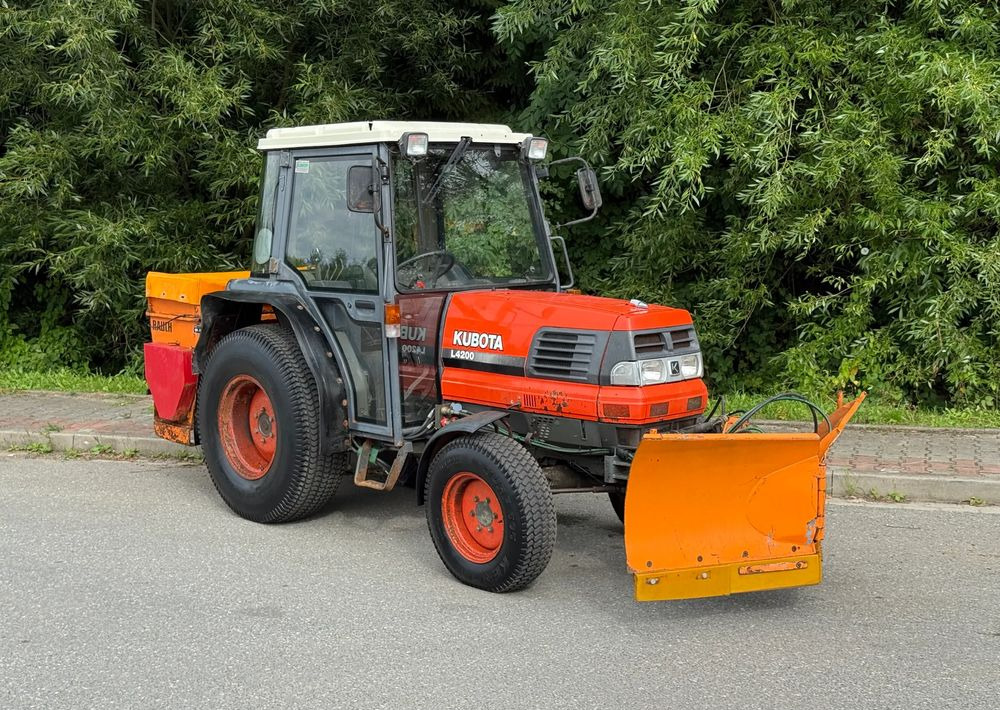 Kubota * Traktor KUBOTA L4200 * 4x4 * Pług Piaskarka * Wałek Przód Tył * Sprowadzony* Zimowe Utrzymanie - Tractor: foto 2 Kubota * Traktor KUBOTA L4200 * 4x4 * Pług Piaskarka * Wałek Przód Tył * Sprowadzony* Zimowe Utrzymanie - Tractor: foto 2