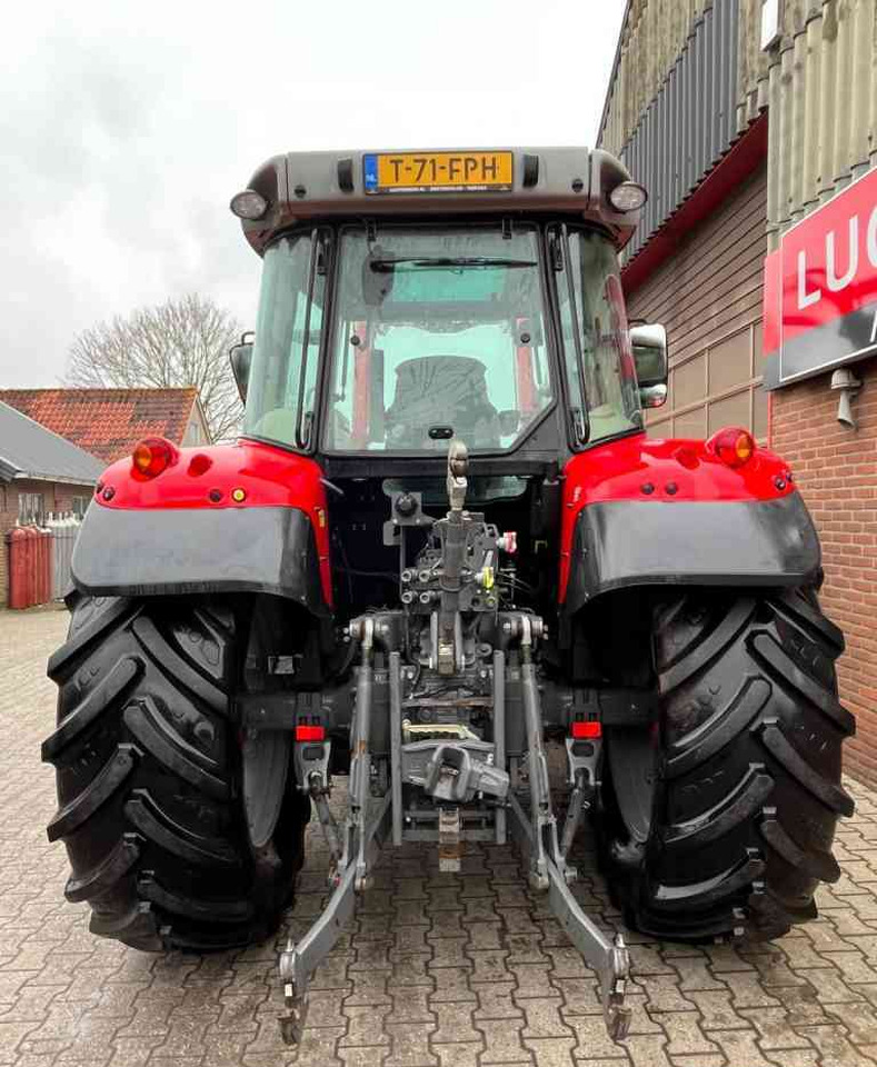 Massey Ferguson 5710S Dyna-4 Essential Voorlader Tractoren - Tractor: foto 4 Massey Ferguson 5710S Dyna-4 Essential Voorlader Tractoren - Tractor: foto 4