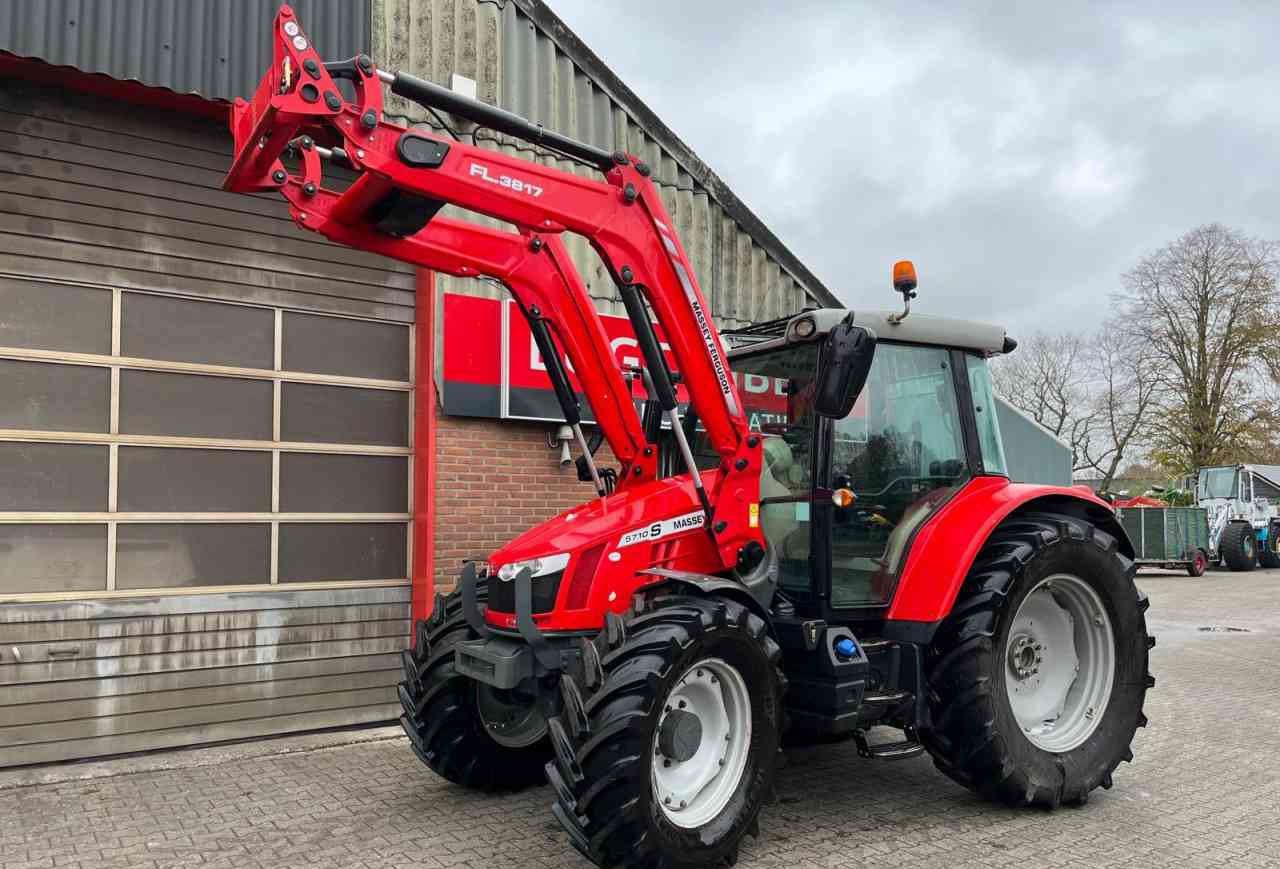 Massey Ferguson 5710S Dyna-4 Essential Voorlader Tractoren - Tractor: foto 1 Massey Ferguson 5710S Dyna-4 Essential Voorlader Tractoren - Tractor: foto 1