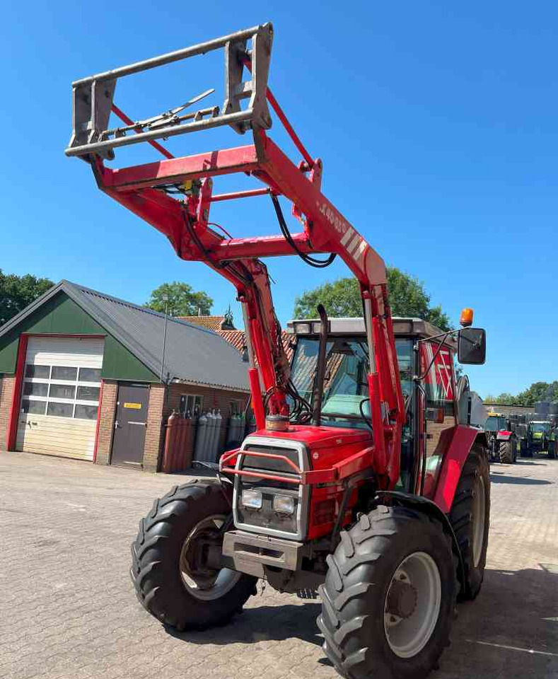 Massey Ferguson 6140 Dynashift met Mailleux voorlader tractoren *Verkocht/sold* - Tractor: foto 4 Massey Ferguson 6140 Dynashift met Mailleux voorlader tractoren *Verkocht/sold* - Tractor: foto 4