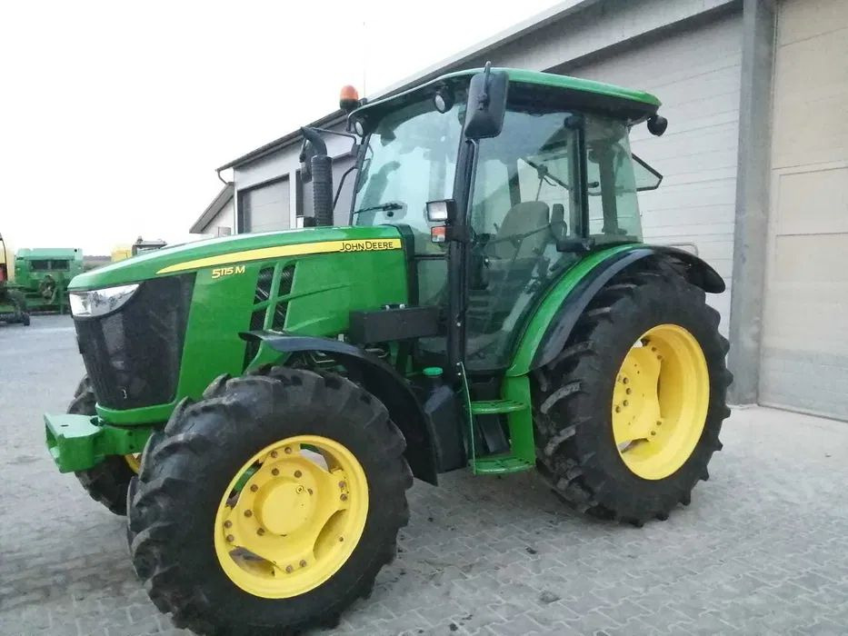 Ciągnik JOHN DEERE 5115M - Tractor: foto 1 Ciągnik JOHN DEERE 5115M - Tractor: foto 1