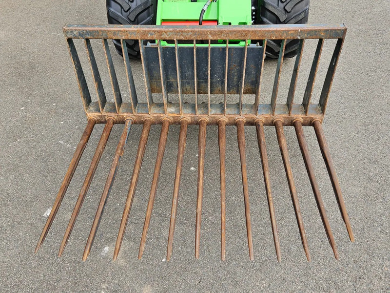 Avant Tegelriek - Implemento para Maquinaria agrícola: foto 2 Avant Tegelriek - Implemento para Maquinaria agrícola: foto 2