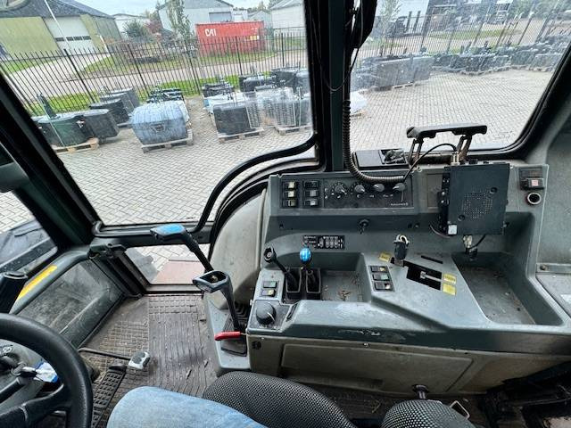 Tractor Valtra 6650 Hitech Twintrac: foto 17