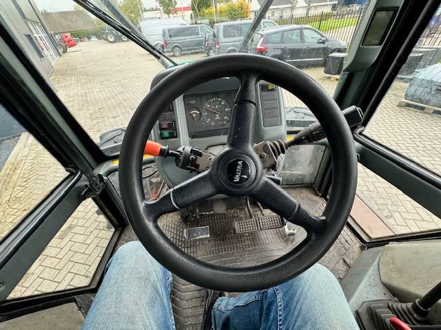 Tractor Valtra 6650 Hitech Twintrac: foto 20