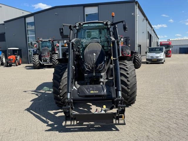 Valtra G125 Ecopower Active, 115 uur!! FH+PTO+Voorlader - Tractor: foto 3 Valtra G125 Ecopower Active, 115 uur!! FH+PTO+Voorlader - Tractor: foto 3