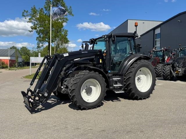 Valtra G125 Ecopower Active, 115 uur!! FH+PTO+Voorlader - Tractor: foto 1 Valtra G125 Ecopower Active, 115 uur!! FH+PTO+Voorlader - Tractor: foto 1