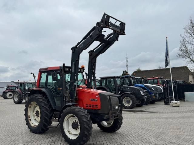 Valtra Valmet 6650 Hitech, voorlader, vloeistofkoppeling - Tractor: foto 2 Valtra Valmet 6650 Hitech, voorlader, vloeistofkoppeling - Tractor: foto 2