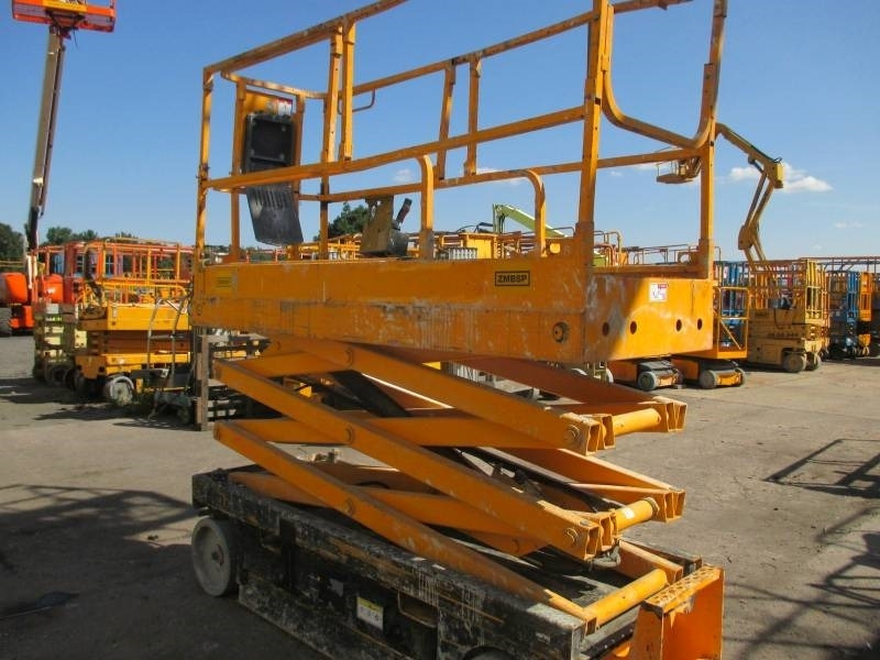 Haulotte Compact 8 - Plataforma de tijeras: foto 4 Haulotte Compact 8 - Plataforma de tijeras: foto 4
