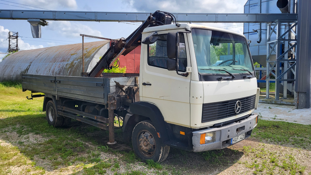 MERCEDES-BENZ 814 HIAB 071 - Camión grúa: foto 2 MERCEDES-BENZ 814 HIAB 071 - Camión grúa: foto 2