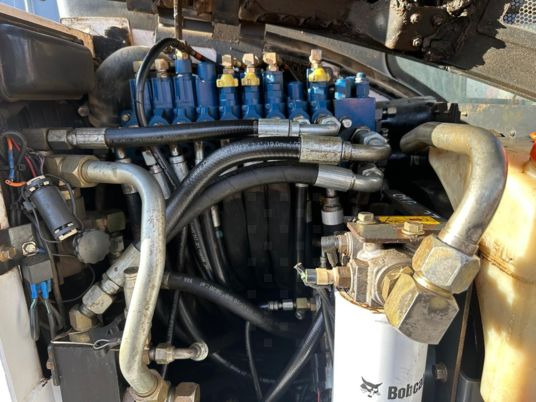 Miniexcavadora Bobcat 435 EG à 18 500 € HT: foto 12 Miniexcavadora Bobcat 435 EG à 18 500 € HT: foto 12