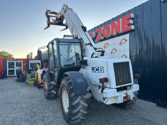 JCB 528-70 à 18 500 € HT - Manipulador telescópico: foto 4 JCB 528-70 à 18 500 € HT - Manipulador telescópico: foto 4