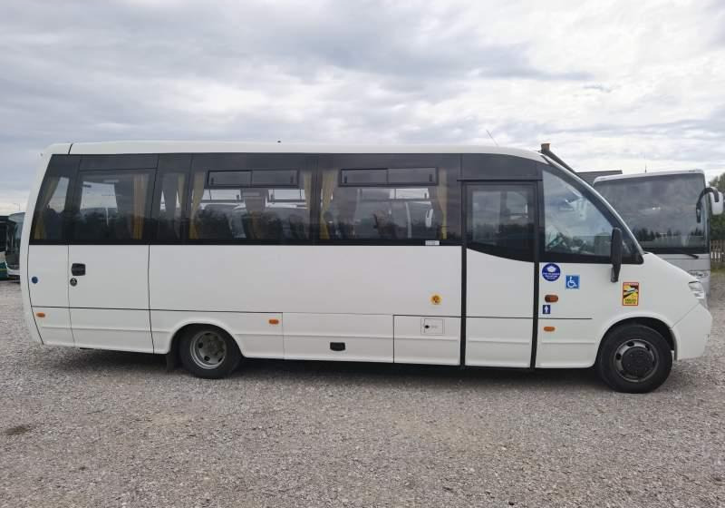 Mercedes-Benz WING VARIO 34 Uszkodzony silnik - Autobús suburbano: foto 3 Mercedes-Benz WING VARIO 34 Uszkodzony silnik - Autobús suburbano: foto 3
