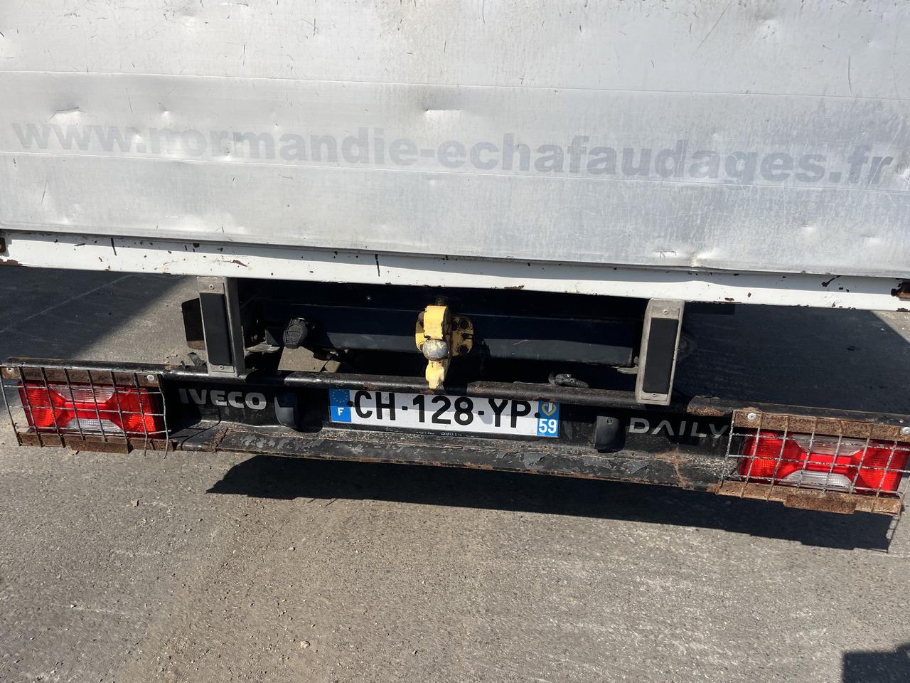 Iveco Daily 35c13 double cabine plateau - Furgoneta caja abierta: foto 4 Iveco Daily 35c13 double cabine plateau - Furgoneta caja abierta: foto 4