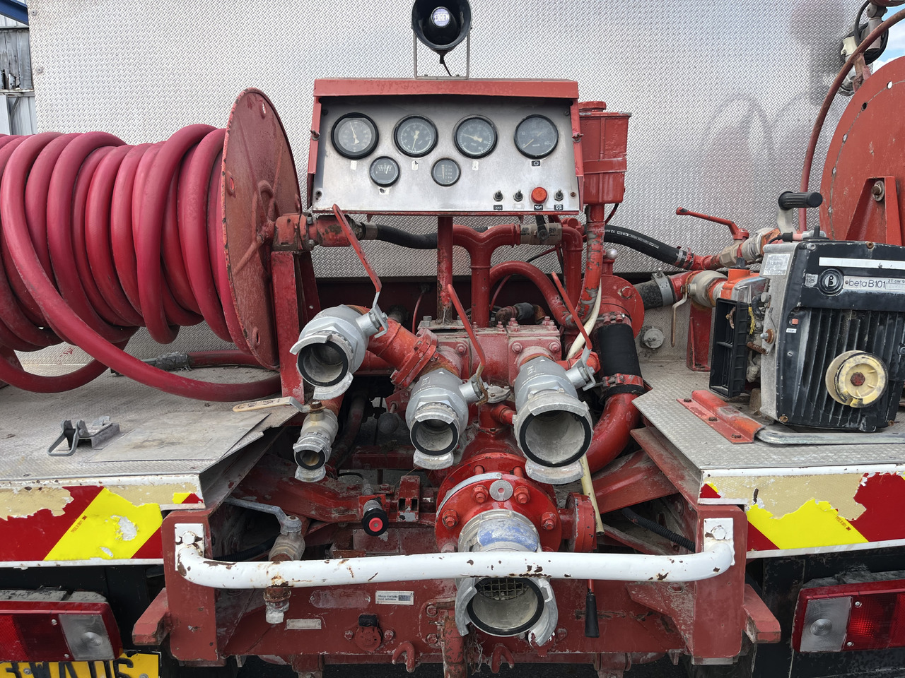 RENAULT 85-150 4x4 ccf citerne - Camión de bomberos: foto 4 RENAULT 85-150 4x4 ccf citerne - Camión de bomberos: foto 4