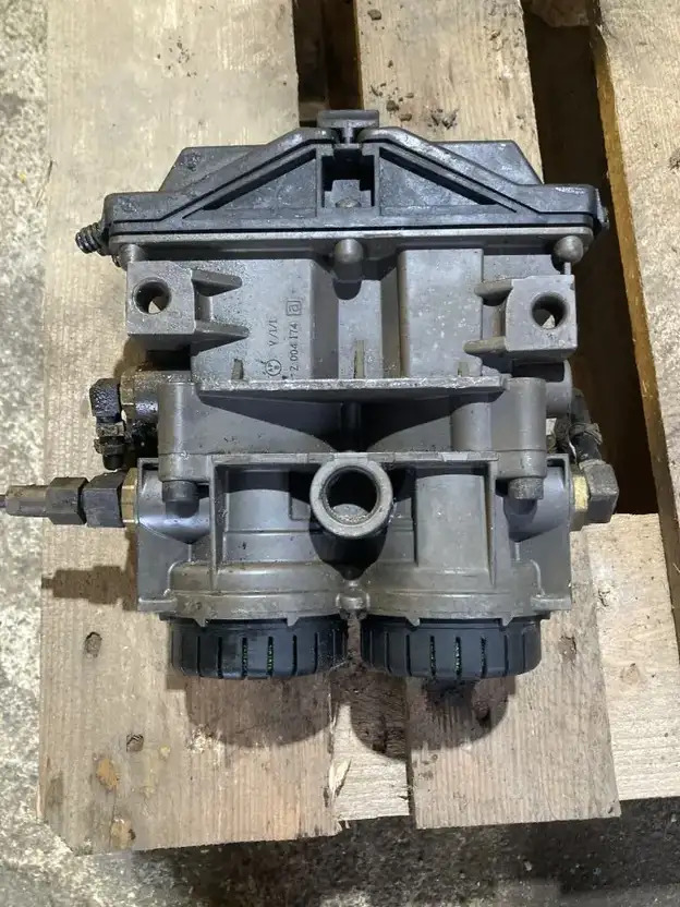 MAN Knorr Bremse 0486204017 Ventil EBS 81.52106.6014 Zweikanalmodul - Sistema eléctrico para Autobús: foto 1 MAN Knorr Bremse 0486204017 Ventil EBS 81.52106.6014 Zweikanalmodul - Sistema eléctrico para Autobús: foto 1