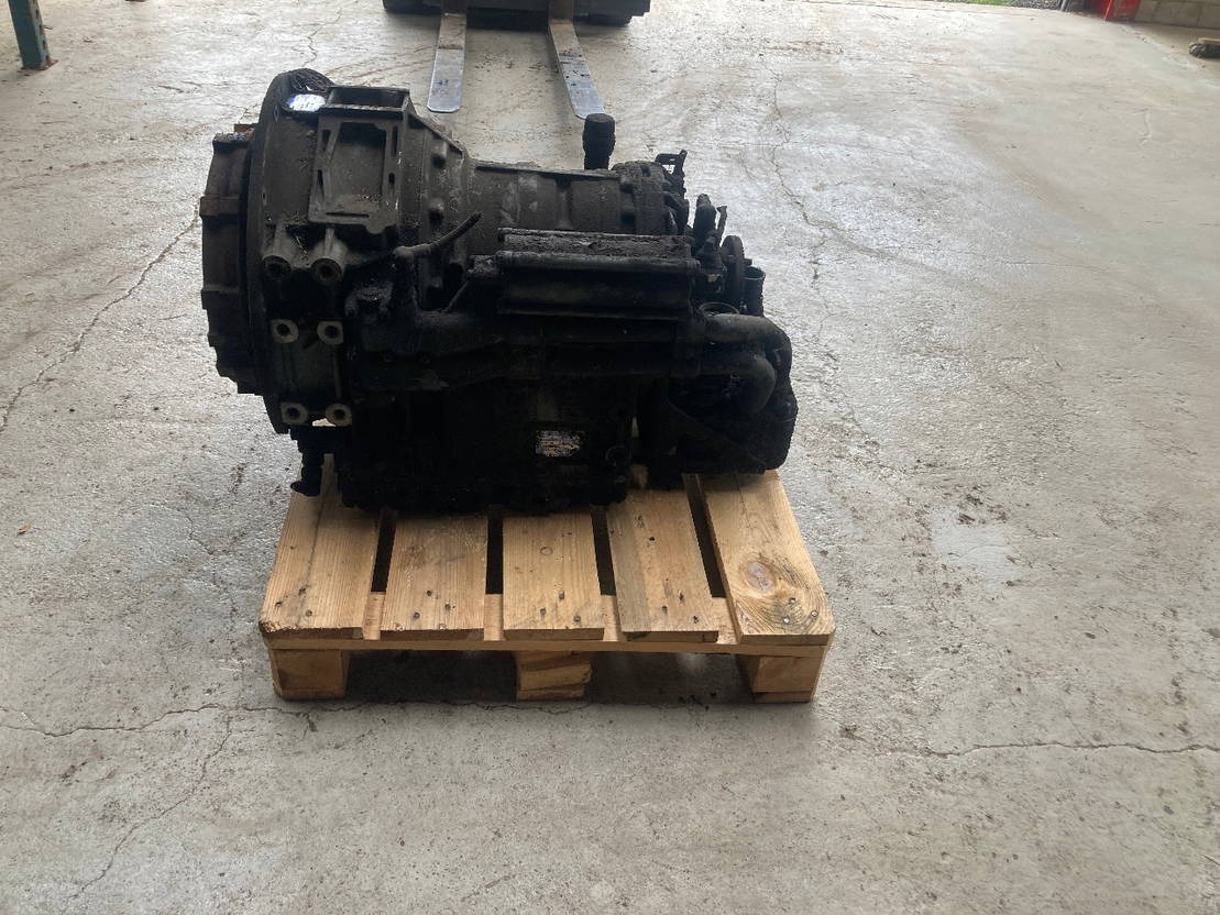 ZF Getriebe ZF 5HP 592C 5HP592C 4149053031 MAN A21 A23 Ecomat - Caja de cambios para Autobús: foto 1 ZF Getriebe ZF 5HP 592C 5HP592C 4149053031 MAN A21 A23 Ecomat - Caja de cambios para Autobús: foto 1