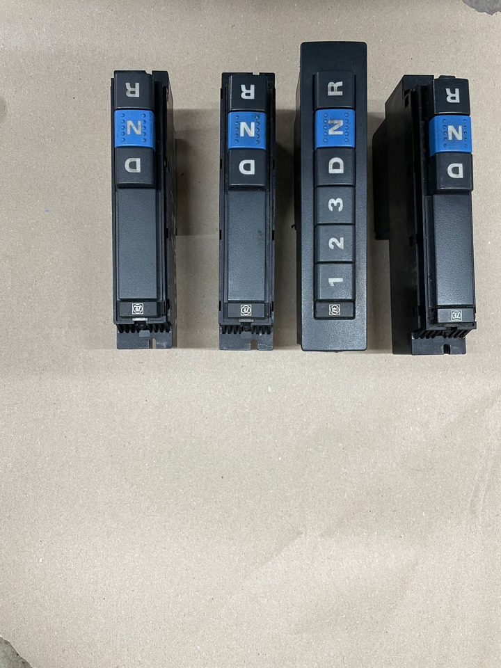 ZF ZF Ecolife Fahrschalter Gangwahlschalter 6006.341.033 6006.341.027 Schalter - Sistema eléctrico para Autobús: foto 1 ZF ZF Ecolife Fahrschalter Gangwahlschalter 6006.341.033 6006.341.027 Schalter - Sistema eléctrico para Autobús: foto 1