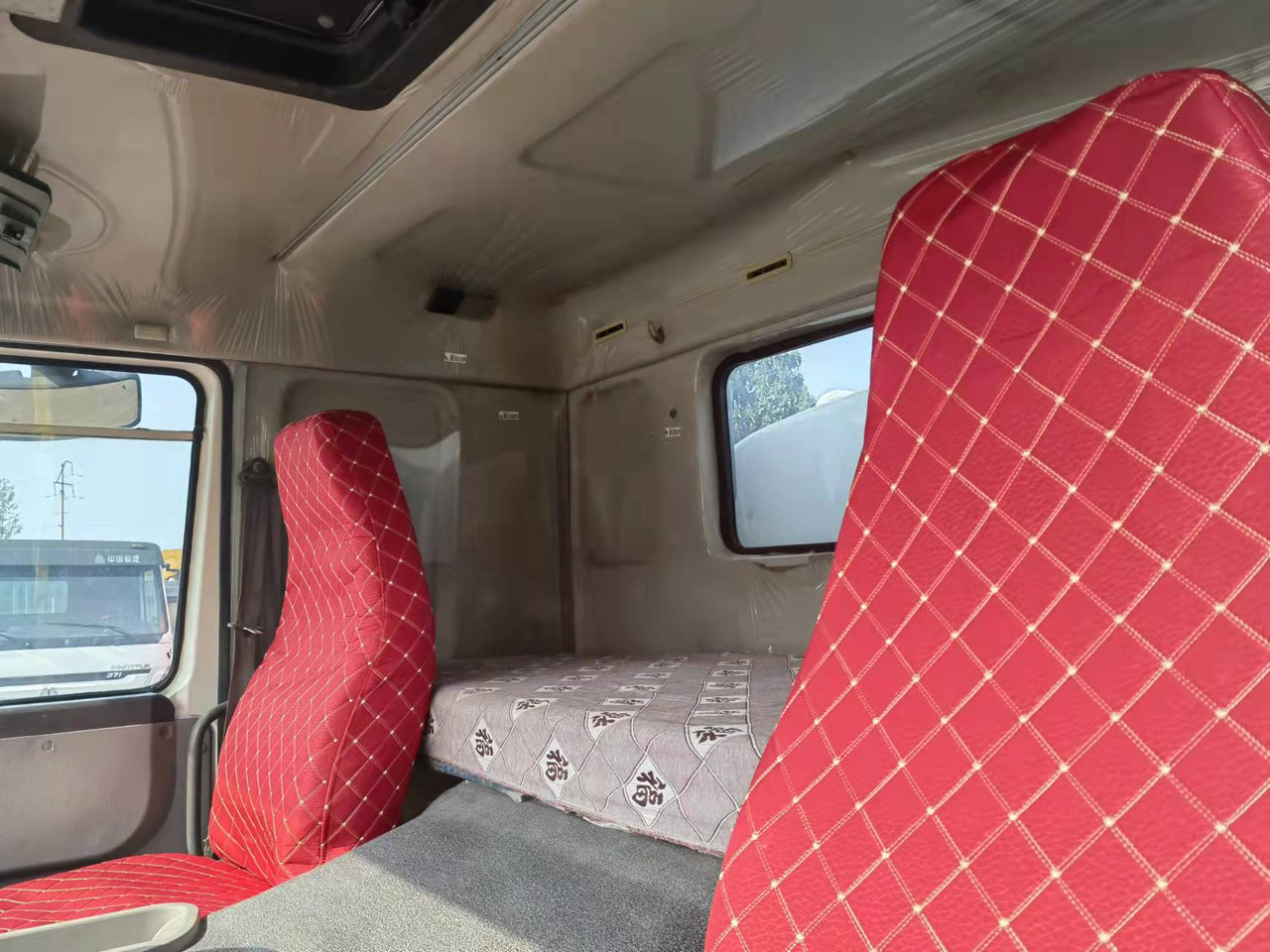 HOWO 336-371 - Camión cisterna: foto 4 HOWO 336-371 - Camión cisterna: foto 4