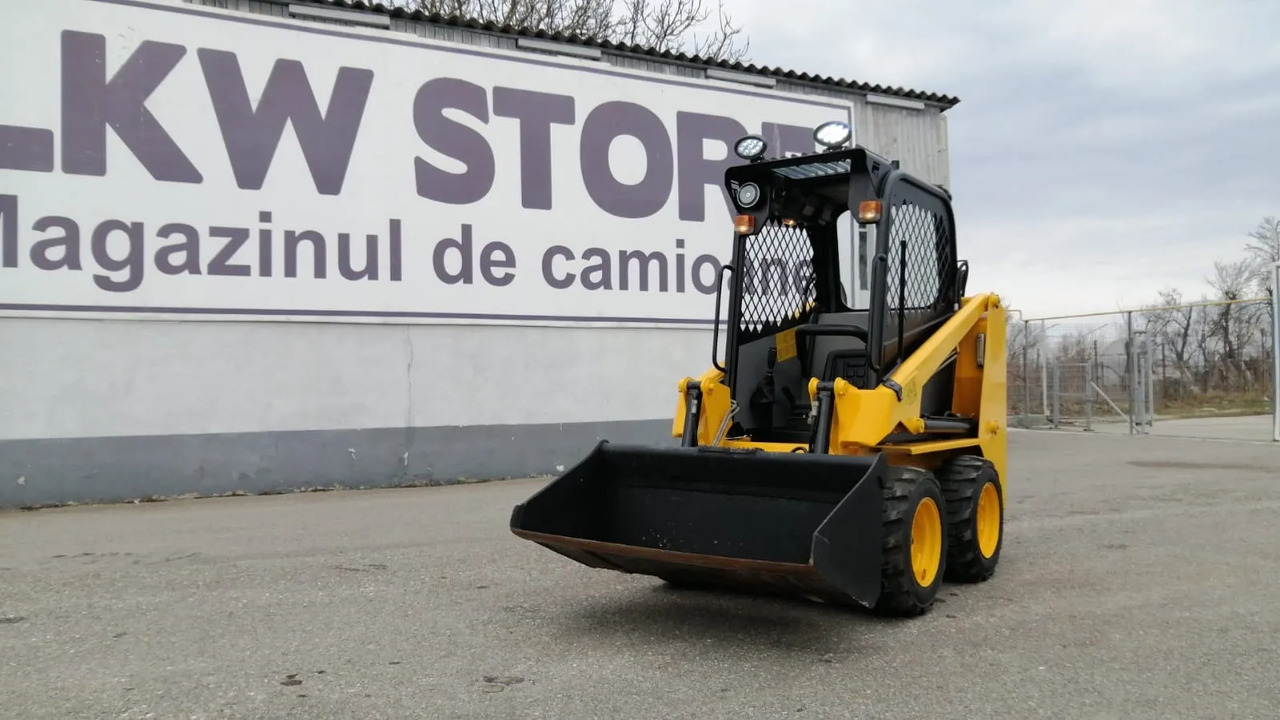 Bobcat Front Loader Ram Italia FM 120 – Hammer Installation - Minicargadora: foto 1 Bobcat Front Loader Ram Italia FM 120 – Hammer Installation - Minicargadora: foto 1