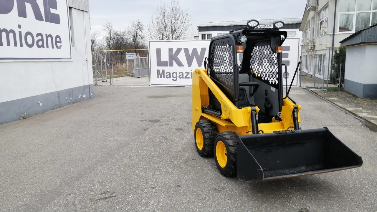 Bobcat Front Loader Ram Italia FM 120 – Hammer Installation - Minicargadora: foto 2 Bobcat Front Loader Ram Italia FM 120 – Hammer Installation - Minicargadora: foto 2
