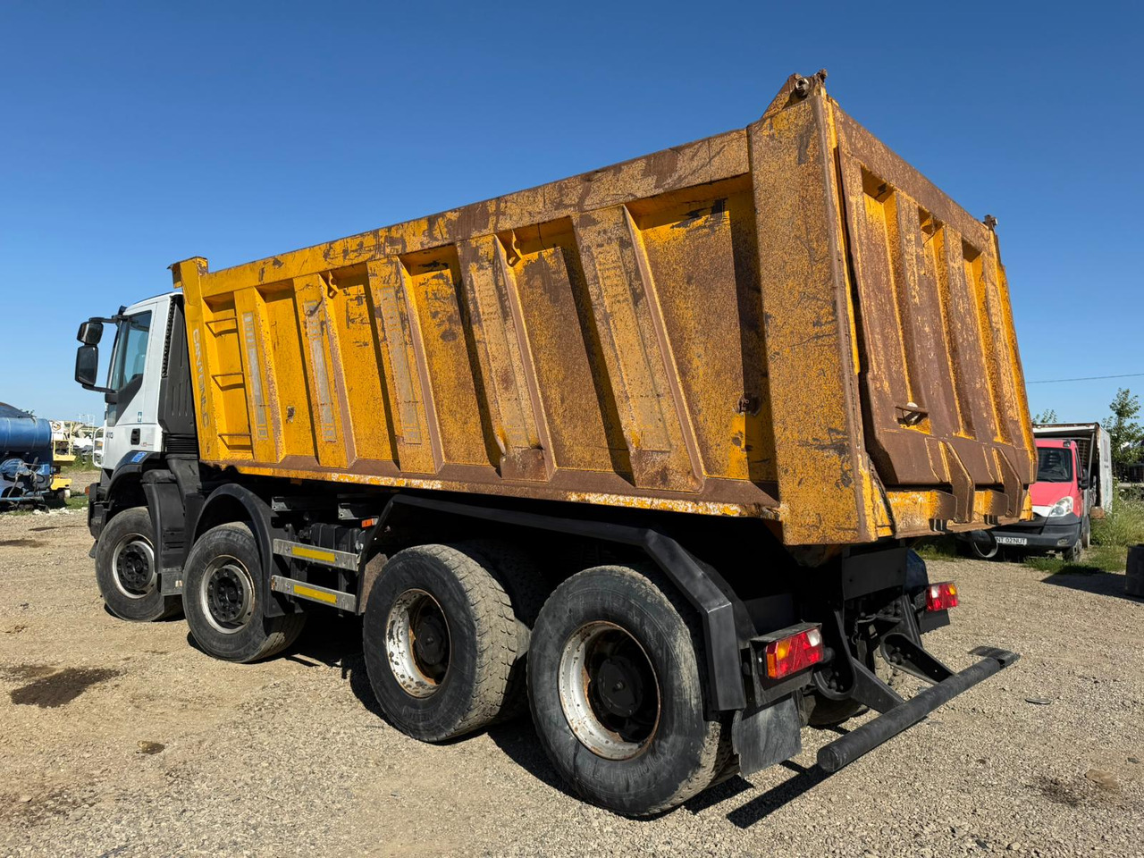 IVECO TRAKKER TIPPER - Camión volquete: foto 4 IVECO TRAKKER TIPPER - Camión volquete: foto 4