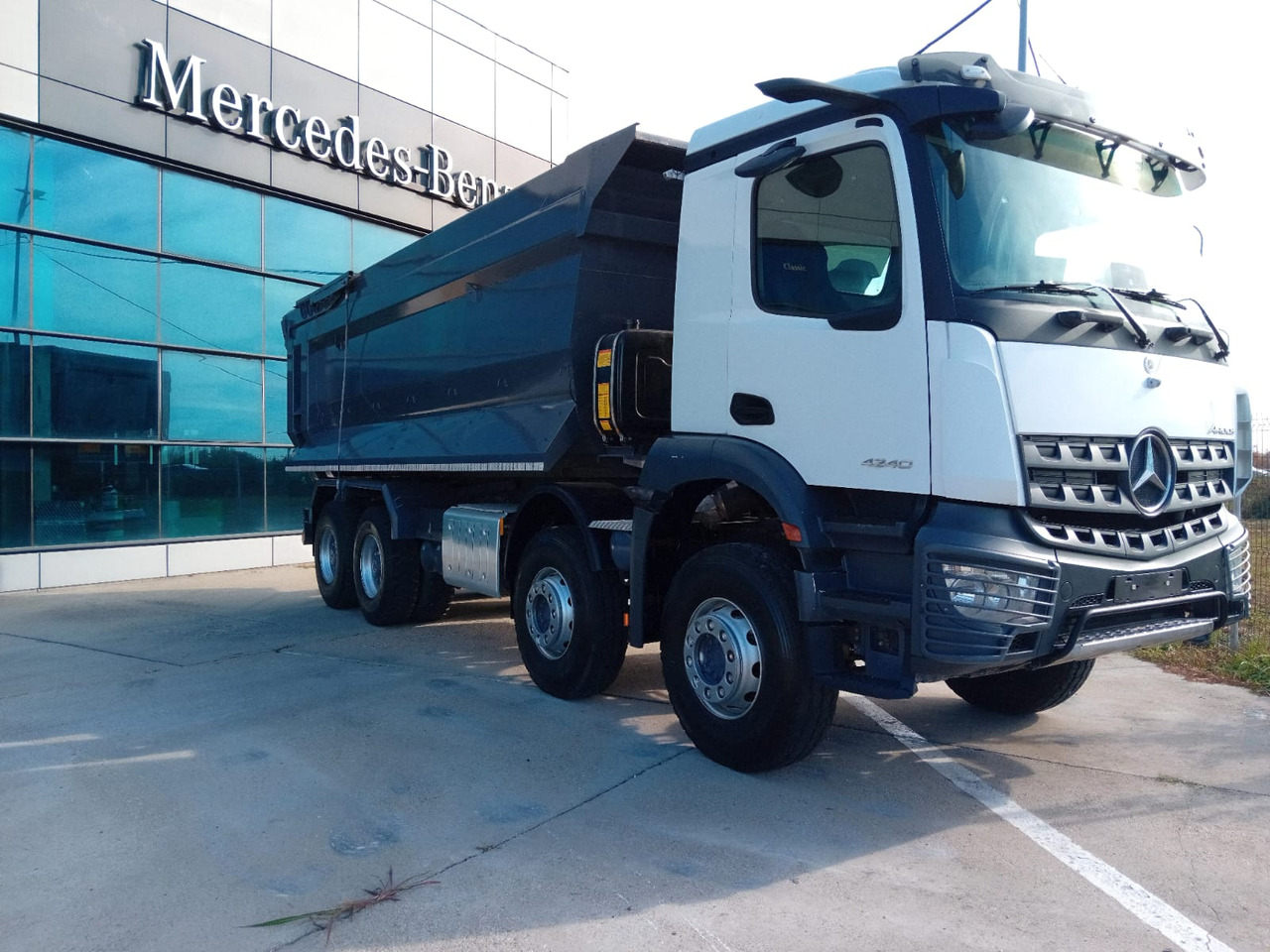 Mercedes-Benz Arocs 42.40 8×4 Basculanta/Tipper/Kipper Heavy Duty, TOP !!! - Camión volquete: foto 2 Mercedes-Benz Arocs 42.40 8×4 Basculanta/Tipper/Kipper Heavy Duty, TOP !!! - Camión volquete: foto 2