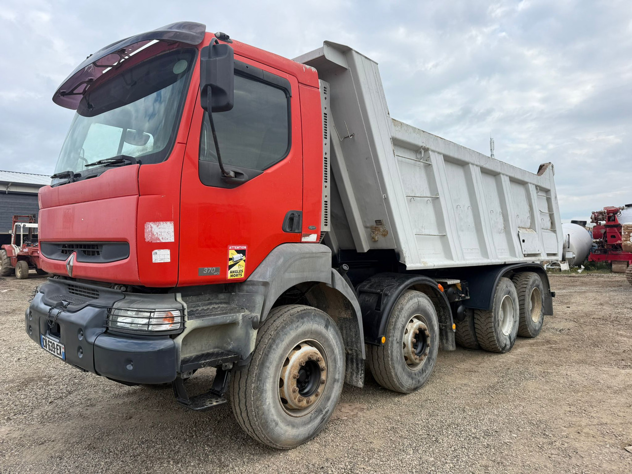 RENAULT KERAX TIPPER - Camión volquete: foto 2 RENAULT KERAX TIPPER - Camión volquete: foto 2