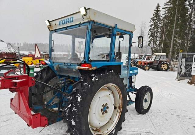 Ford 4110 traktori - Katso video! - Tractor: foto 4 Ford 4110 traktori - Katso video! - Tractor: foto 4