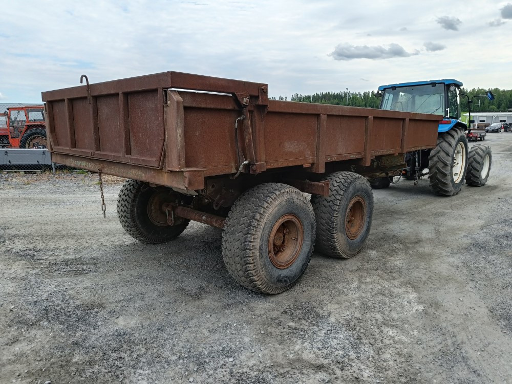 Maansiirtokärry 2-akselinen Hydraulisella takalaidalla, katso video! - Remolque volquete agrícola: foto 5 Maansiirtokärry 2-akselinen Hydraulisella takalaidalla, katso video! - Remolque volquete agrícola: foto 5