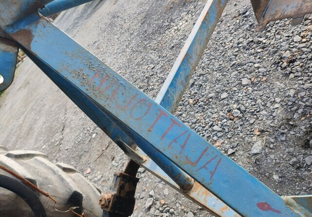 Maansiirtokauha 120cm traktoriin - VIDEO - Cazo para Tractor: foto 4 Maansiirtokauha 120cm traktoriin - VIDEO - Cazo para Tractor: foto 4